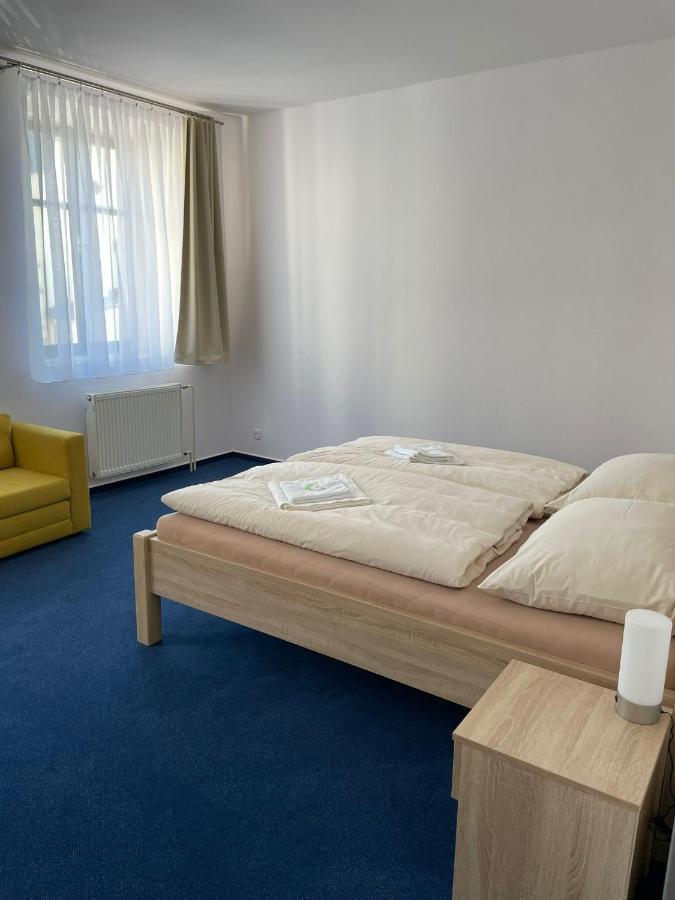 Hotel U Mesta Prahy Наход Экстерьер фото