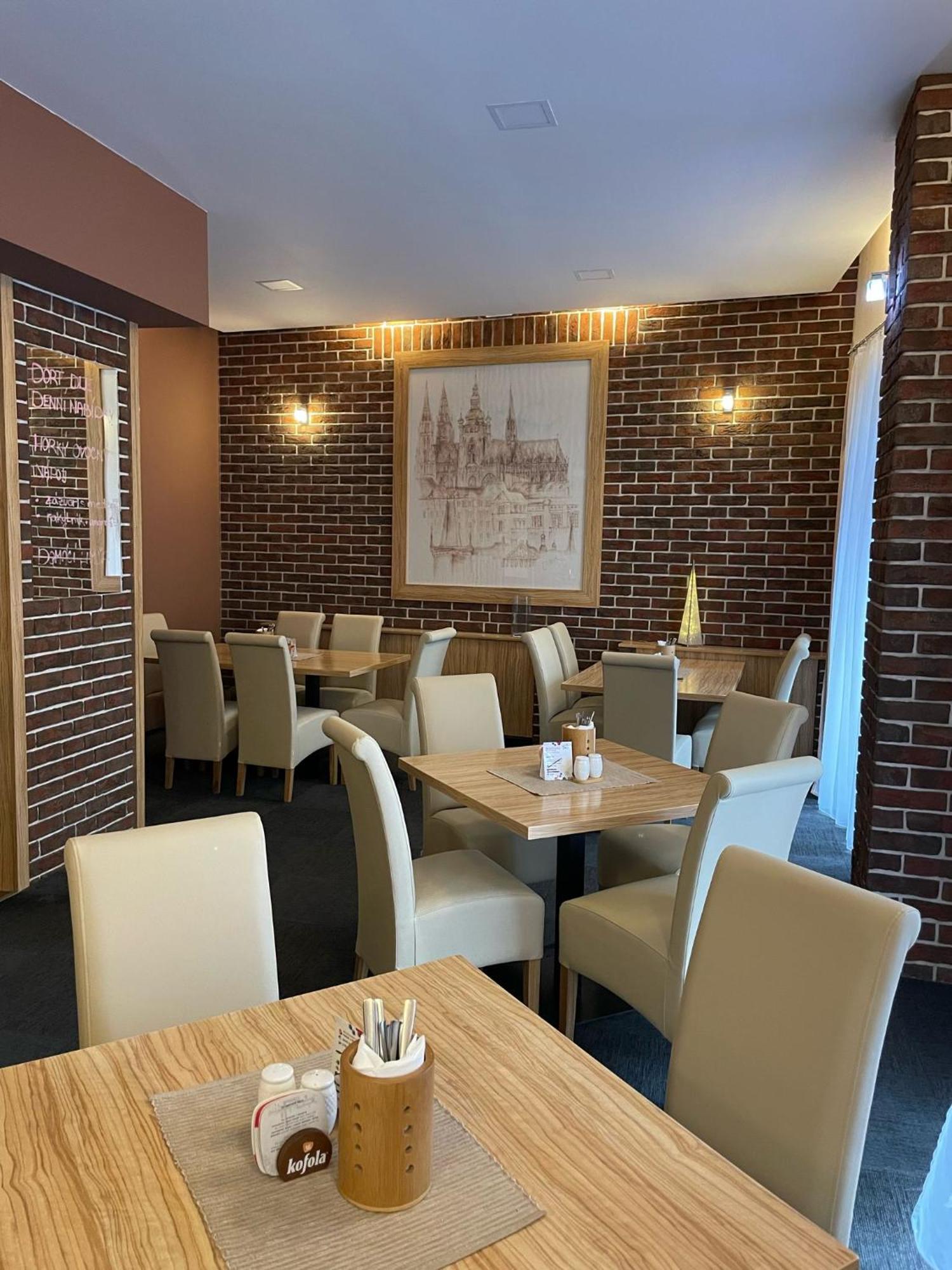 Hotel U Mesta Prahy Наход Экстерьер фото