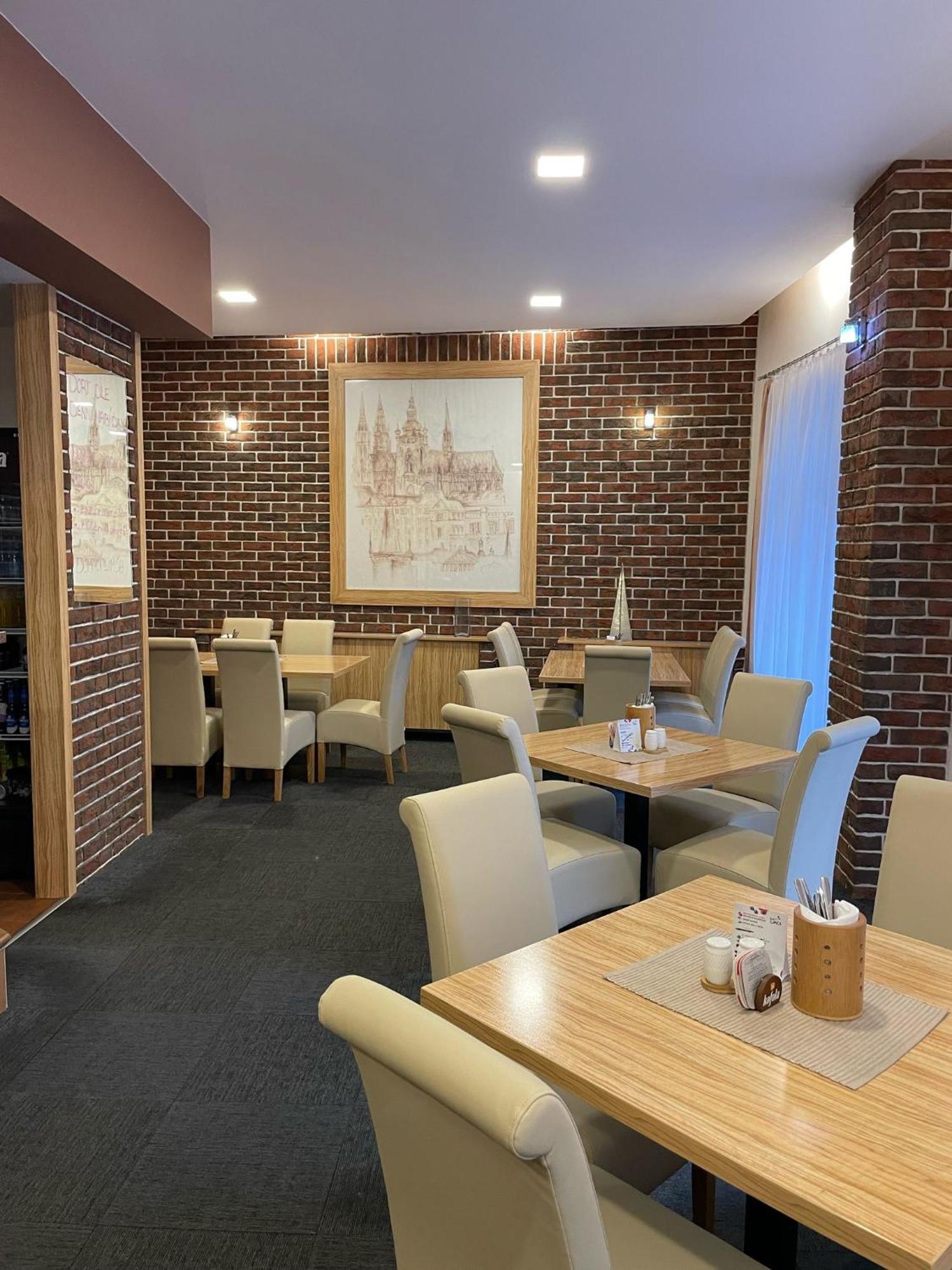 Hotel U Mesta Prahy Наход Экстерьер фото