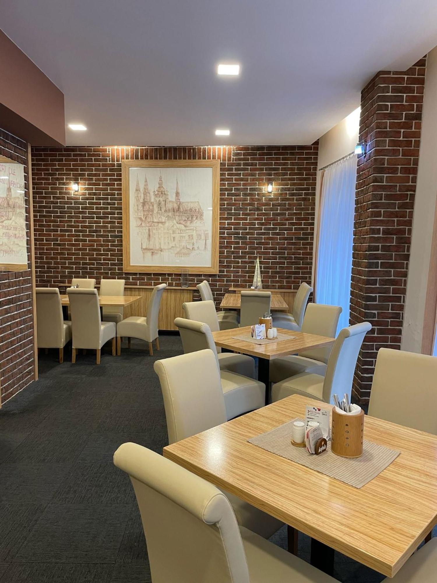 Hotel U Mesta Prahy Наход Экстерьер фото