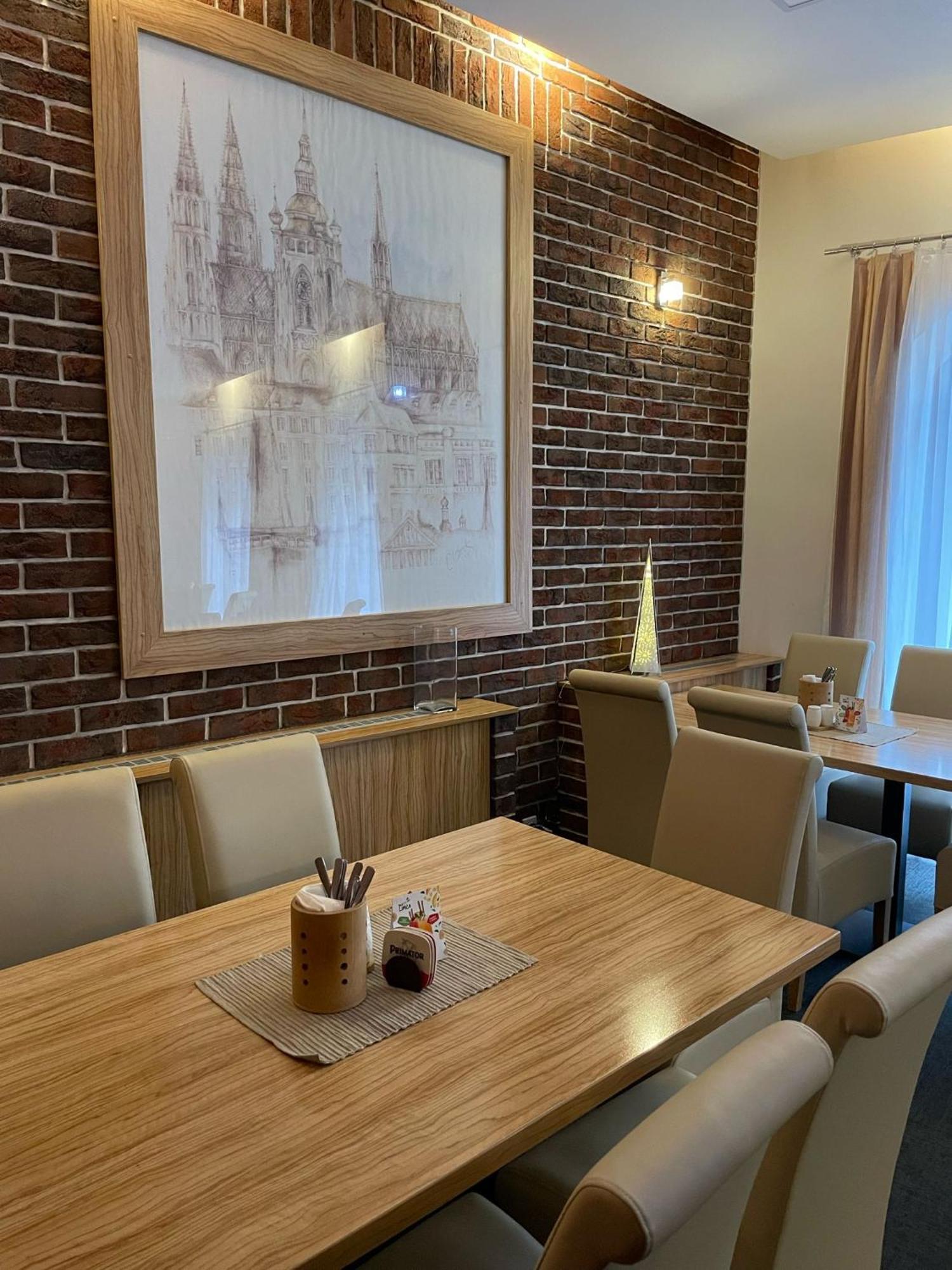 Hotel U Mesta Prahy Наход Экстерьер фото